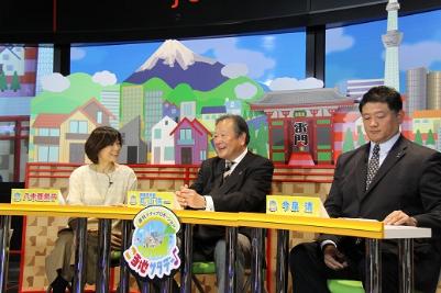 写真：番組出演の様子。左からMCの八木亜希子アナウンサー、丸山市長、ゲストの元ラグビー日本代表今泉清さん