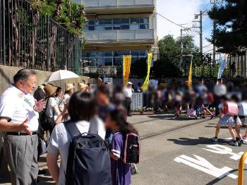 「あいさつ運動」市立谷戸第二小学校の様子