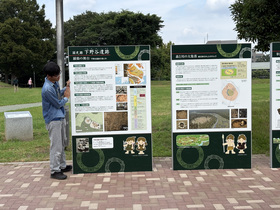 画像：下野谷遺跡散策の様子