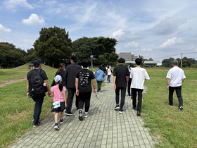 画像：下野谷遺跡散策の様子