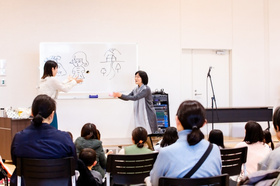写真：えかきうたの様子