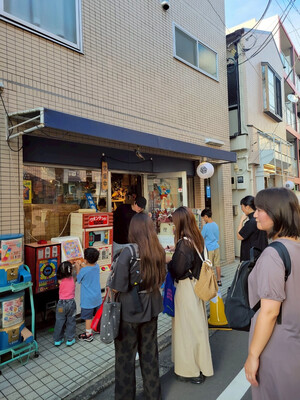 駄菓子屋ヤギサワベースにて