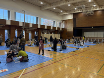 画像：うどんを捏ねている様子