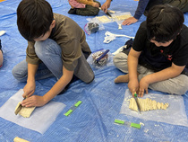 画像：うどんを切っている様子