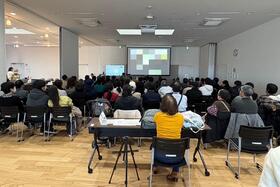 写真：講演会の様子