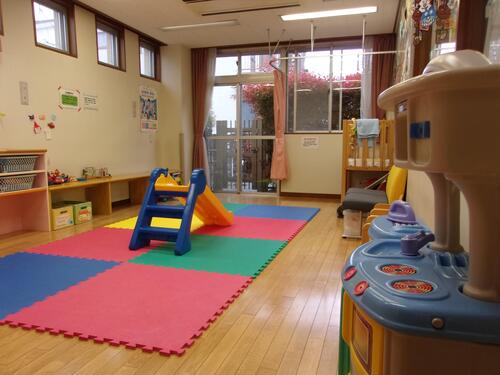 写真：乳幼児図書室（乳幼児専用ルーム）